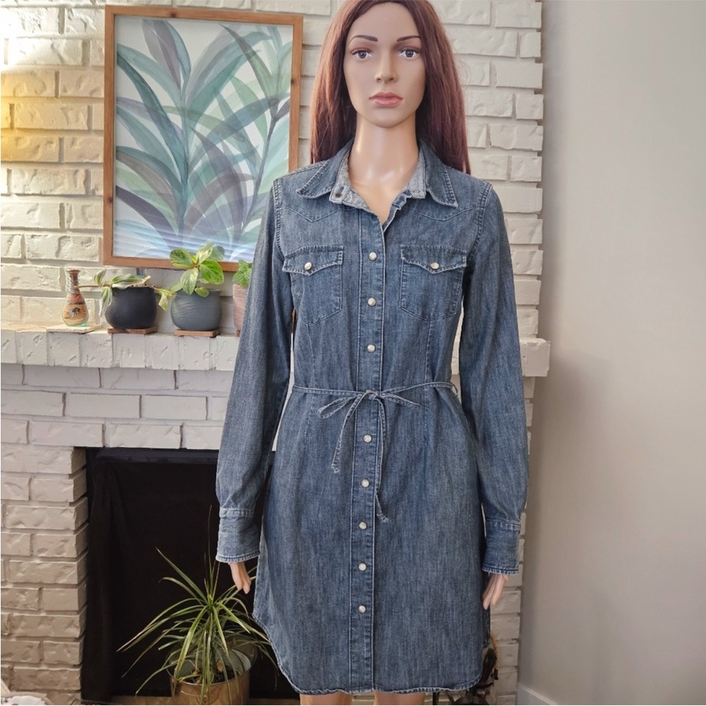 Lucky Brand denim dress Medium blue long sleeves  button down midi